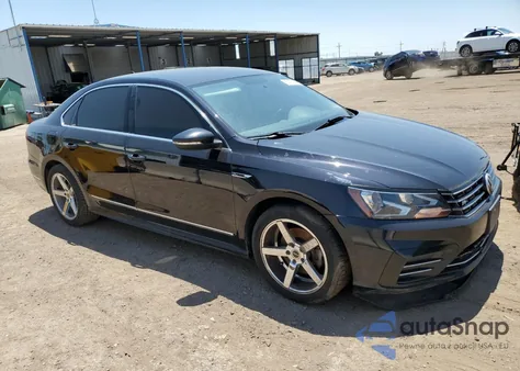 2017 Volkswagen Passat R-Line z USA, uszkodzony, nr VIN 1VWDT7A3XHC058022